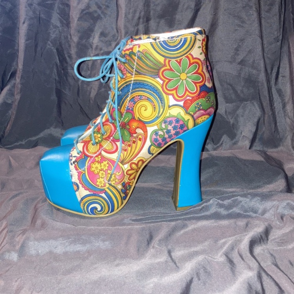 Bumper Lueza-02 floral print platform bootie size 7.5